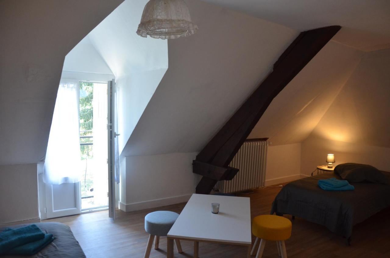 Gîte AU BORD DE L'EAU jusqu'à 8 personnes Chambon-sur-Voueize Extérieur photo