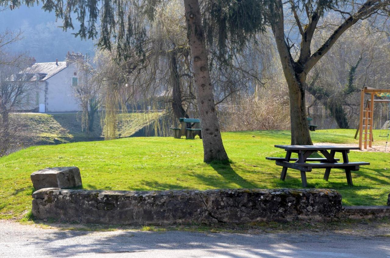 Gîte AU BORD DE L'EAU jusqu'à 8 personnes Chambon-sur-Voueize Extérieur photo