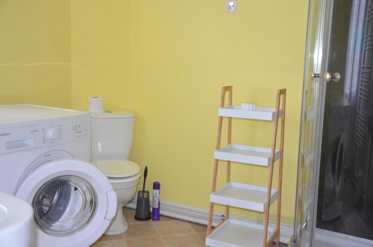 Gîte AU BORD DE L'EAU jusqu'à 8 personnes Chambon-sur-Voueize Extérieur photo