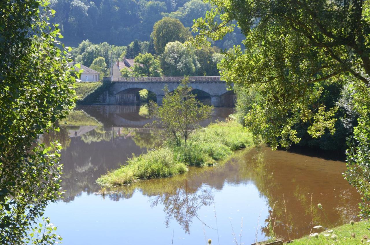 Gîte AU BORD DE L'EAU jusqu'à 8 personnes Chambon-sur-Voueize Extérieur photo
