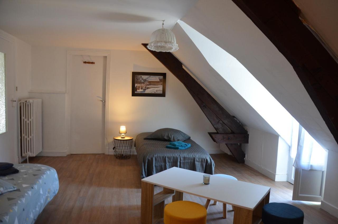 Gîte AU BORD DE L'EAU jusqu'à 8 personnes Chambon-sur-Voueize Extérieur photo